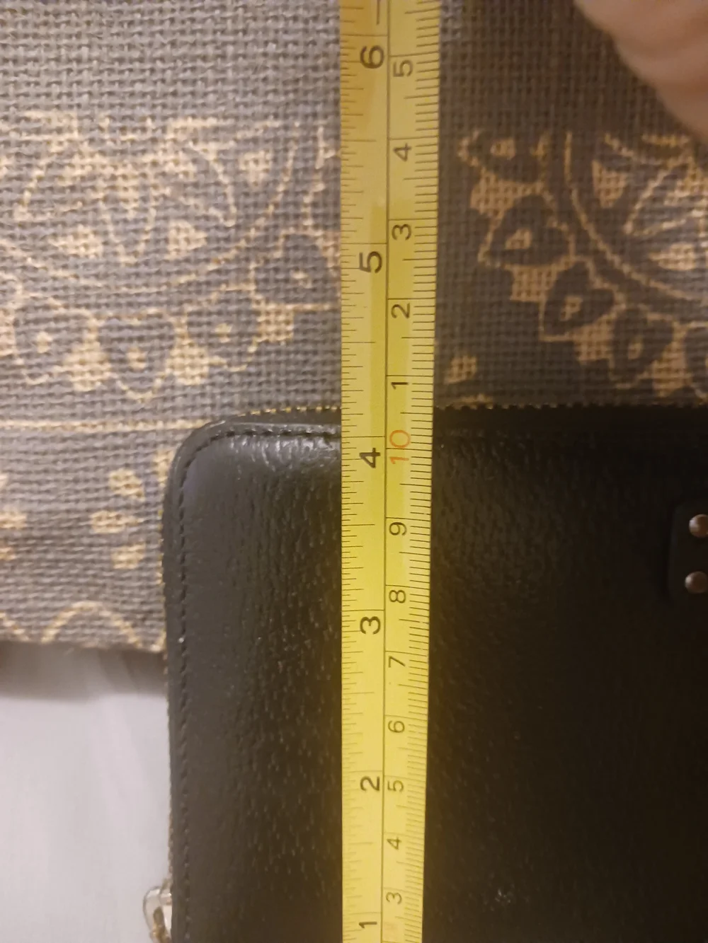 kate spade black pebbled leather zip wallet multiple pockets